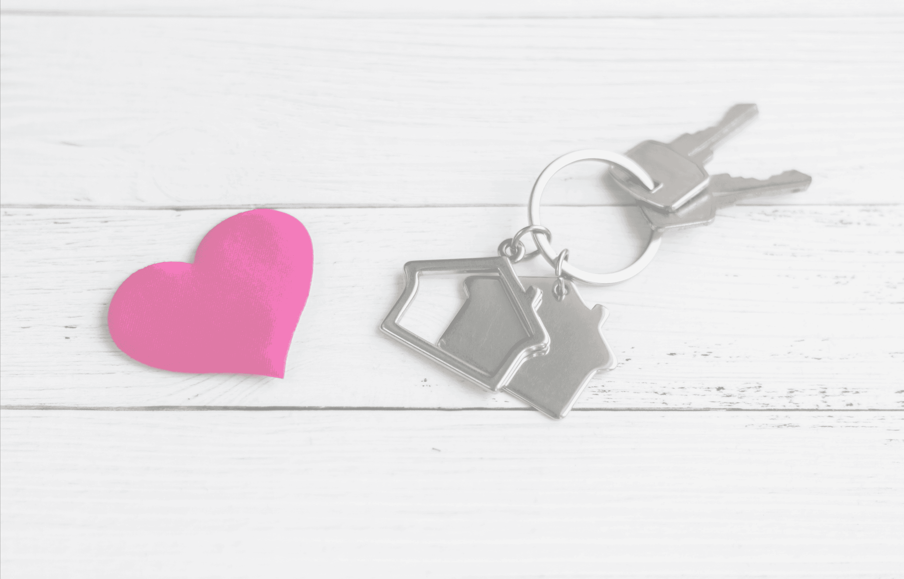A pink heart beside a set of house keys